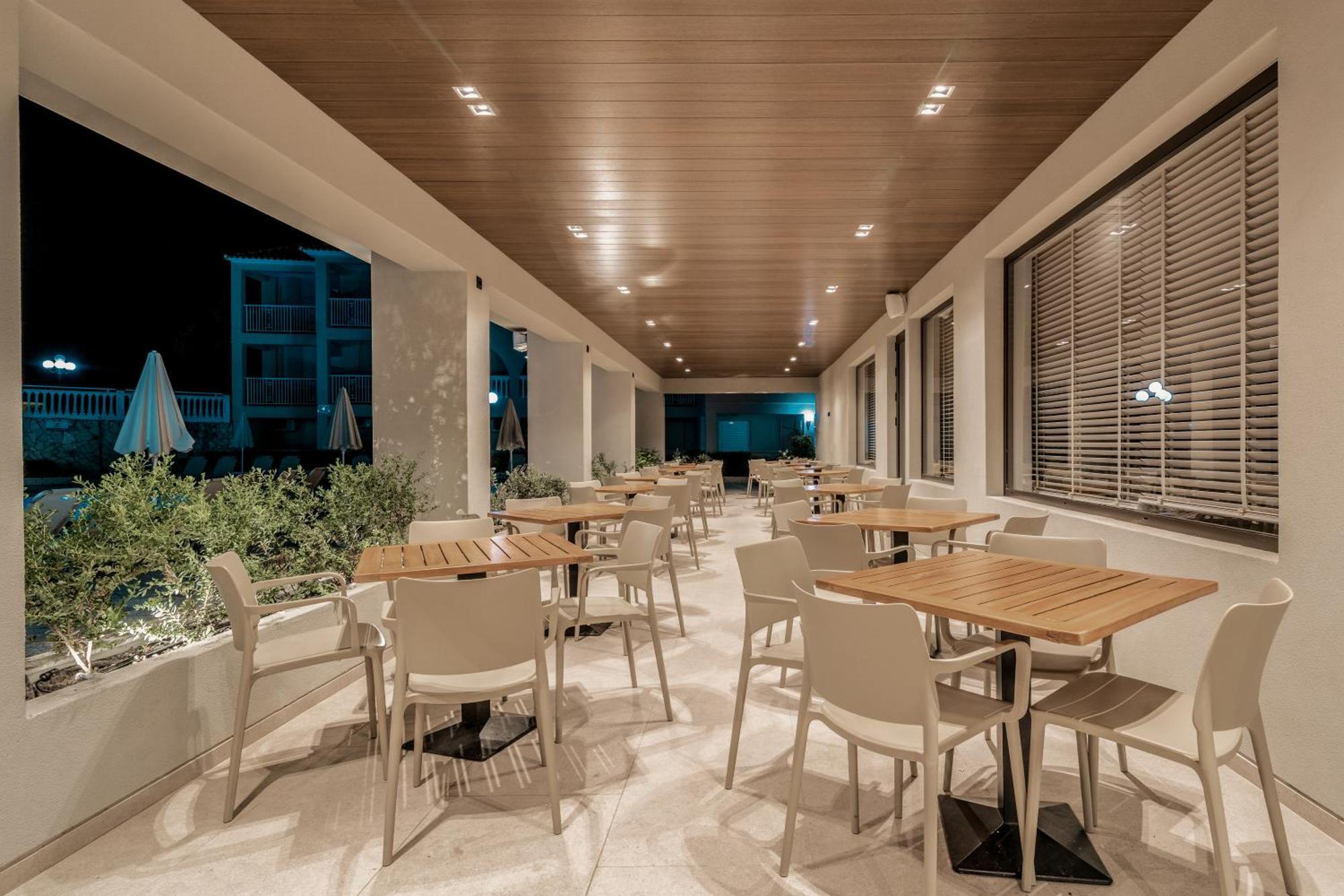 Planos Hotel Bagian luar foto
