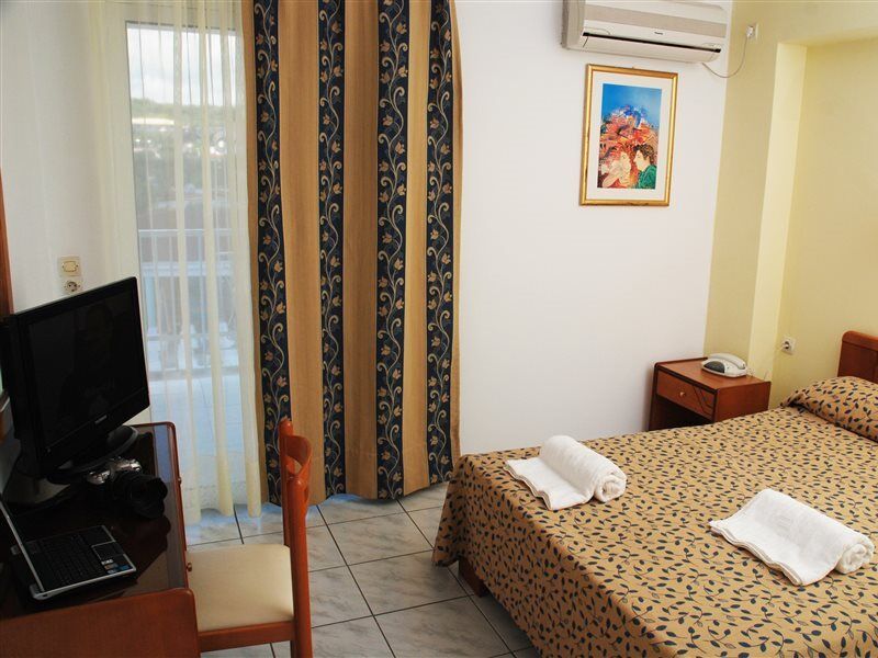 Planos Hotel Bagian luar foto